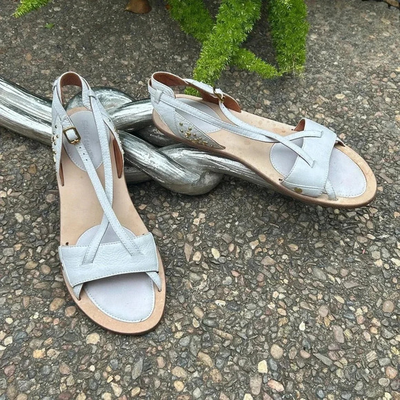 Gentle Souls White Leather Comfort Cross Strap Sandals - Picture 1 of 9